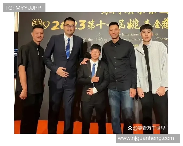 姚明弟弟最新照片曝光引发网友热议与关注