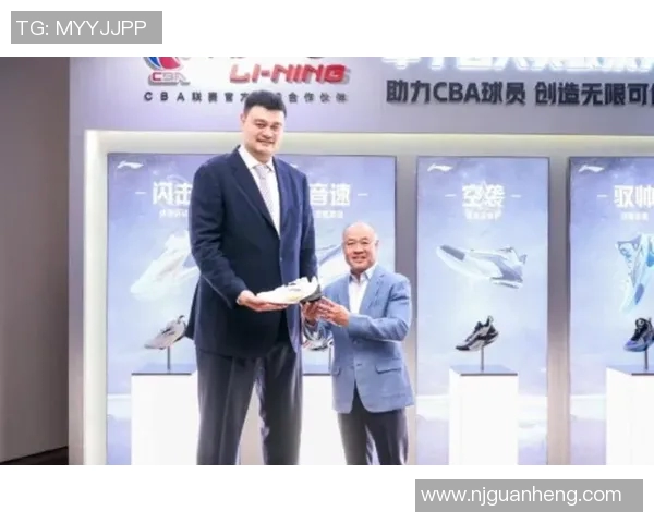 姚明跨半场的传奇瞬间:从篮球场到全球舞台的辉煌旅程